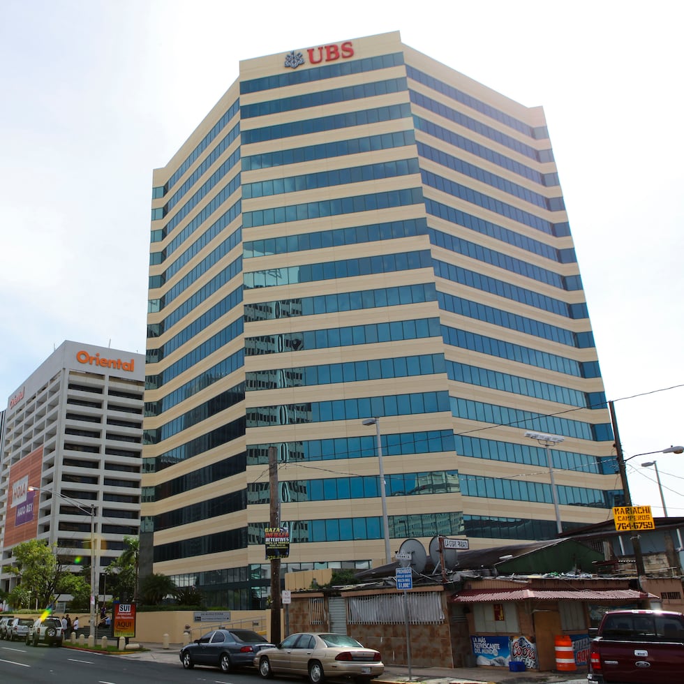 Unos 15 fondos mutuos cerrados que fueron parte de la familia de fondos de UBS en Puerto Rico analizan integrarse a otros instrumentos similares, pero abiertos, lo que permitiría a los accionistas vender y comprar acciones diariamente.