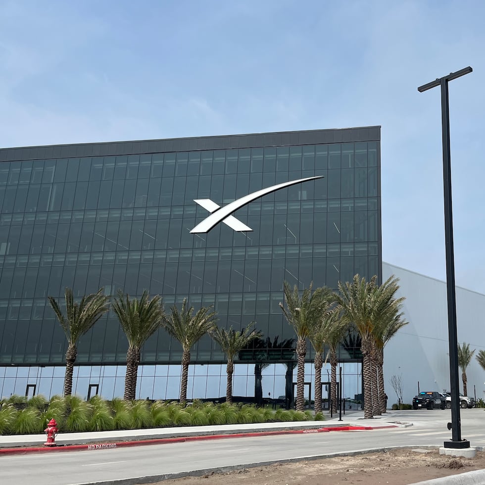 La oferta pública inicial también podría convertir a Musk, un importante tenedor de acciones de SpaceX, en el primer billonario del mundo.