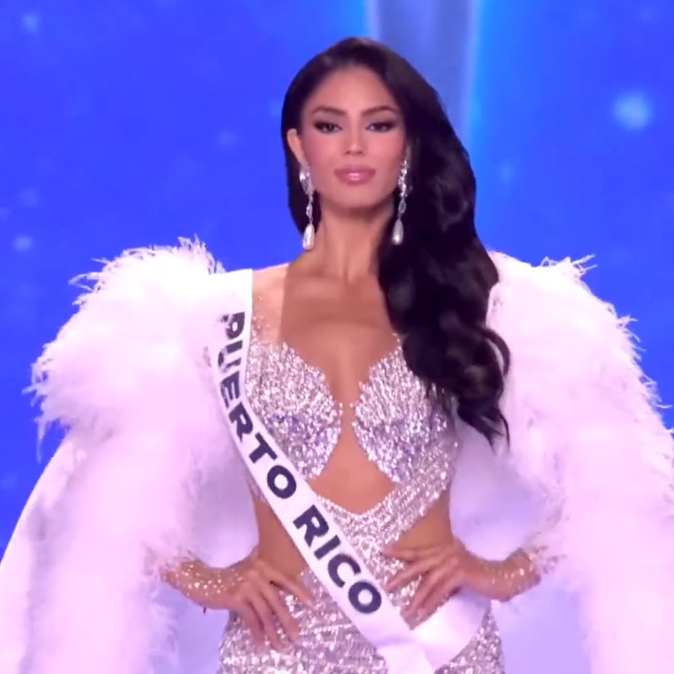 Zashely Alicea en su vestido de gala.