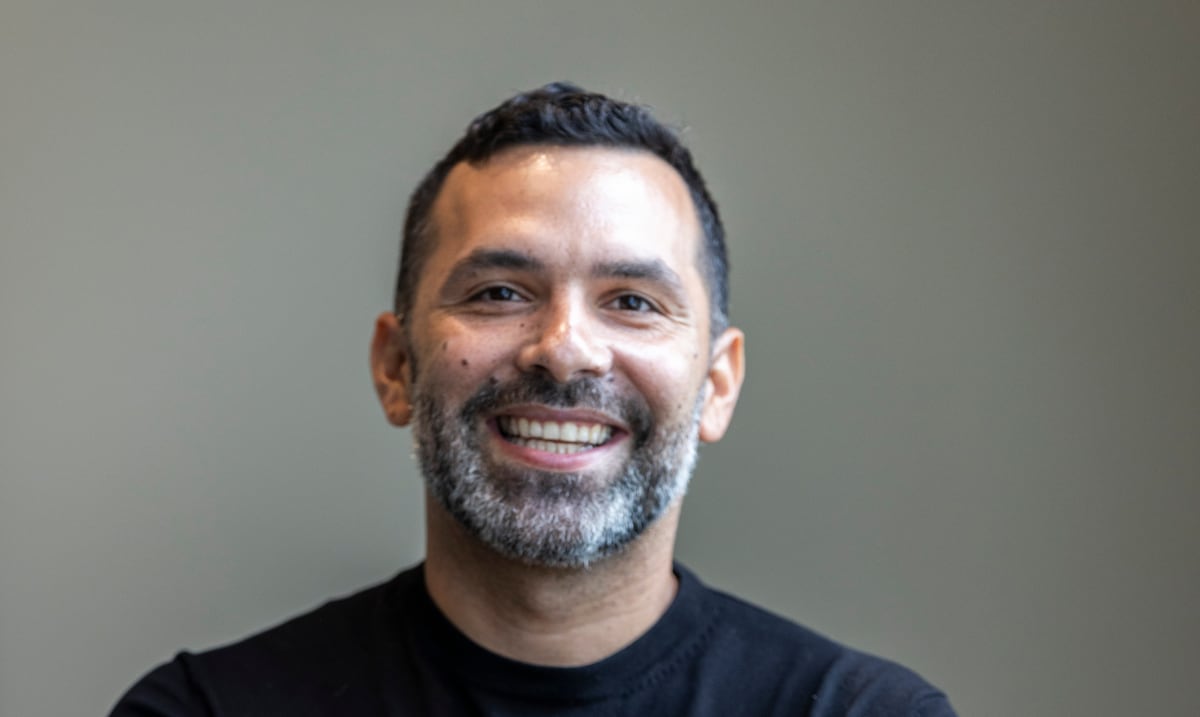 Influencer puertorriqueño Wilson Santiago de Mochileando anunciará boda en Portugal