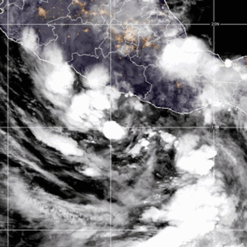 Esta imagen tomada por satélite por CIRA/NOAA muestra la tormenta tropical Boris formándose junto a la costa de Guerrero, México, el lunes 8 de junio de 2026. (CIRA/NOAA via AP)