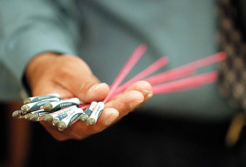 La Ley de Pirotecnia de Puerto Rico permite la venta de productos de pirotecnia de base terrestre en dos temporadas: del 15 de noviembre al 10 de enero y del 1 de junio al 31 de julio.