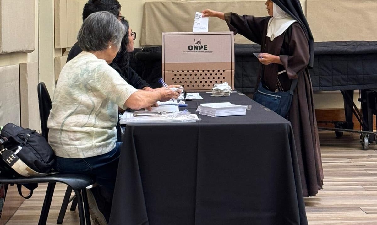 Peruanos en Puerto Rico votan en segunda vuelta presidencial entre Fujimori y Sánchez