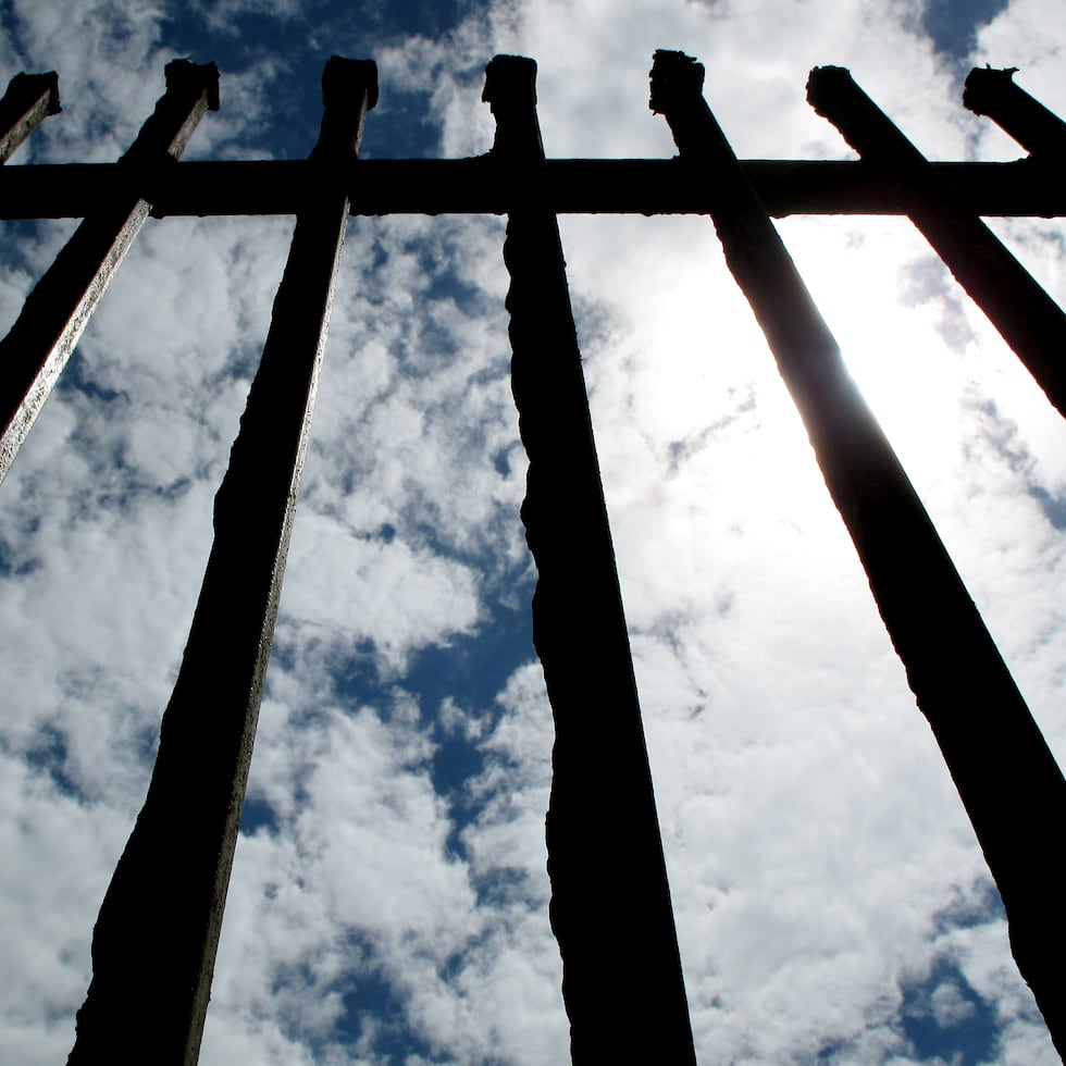 Una foto de archivo de una instalación de rejas.