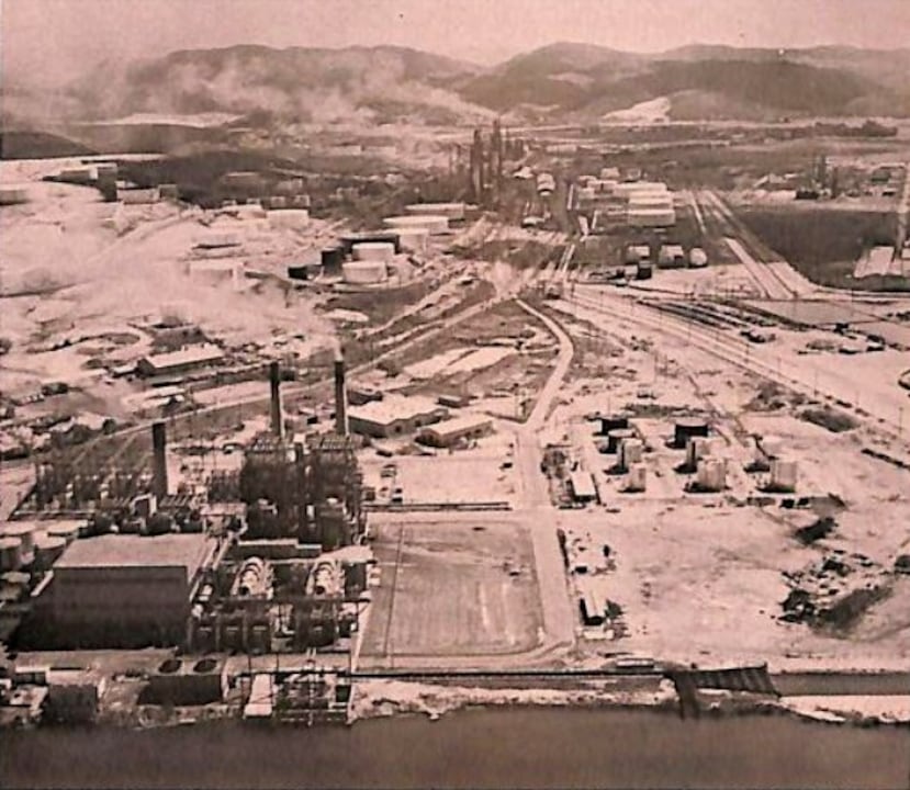 La AFF le suplía una enorme cantidad de energía mediante Costa Sur a la CORCO y la CORCO le vendía el combustible que necesitaba: el petróleo. Dicha petroquímica era el principal cliente de la AFF para 1969 y la construcción de Costa Sur respondía a esa apuesta de desarrollo económico en esa área de la Isla.