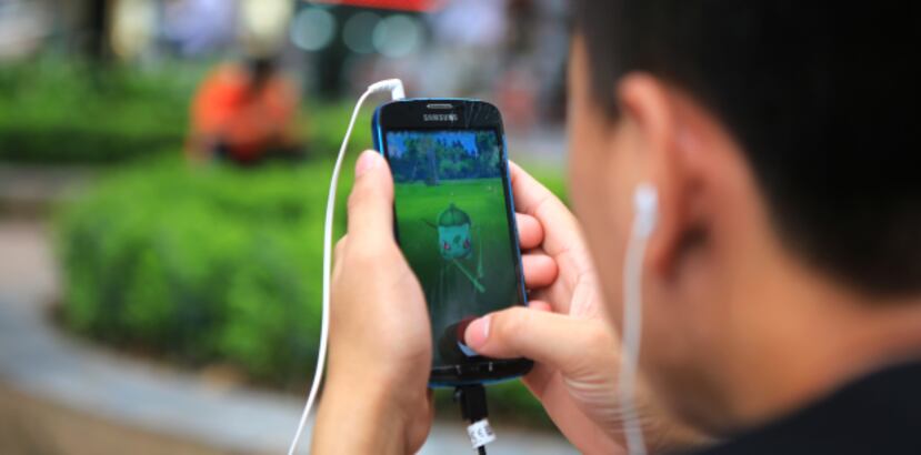Existen versiones falsas del juego para descargar, que pueden contaminar el celular con virus o programas que roban información personal. (AP/Hau Dinh)