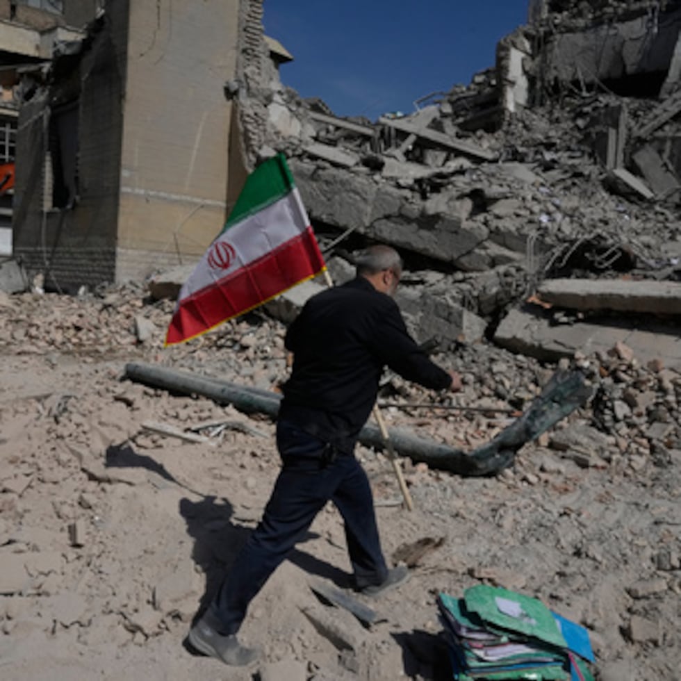 La ironía es profunda. Durante años, Donald Trump construyó gran parte de su capital político denunciando precisamente este tipo de intervencionismo, afirma Eduardo Bhatia.