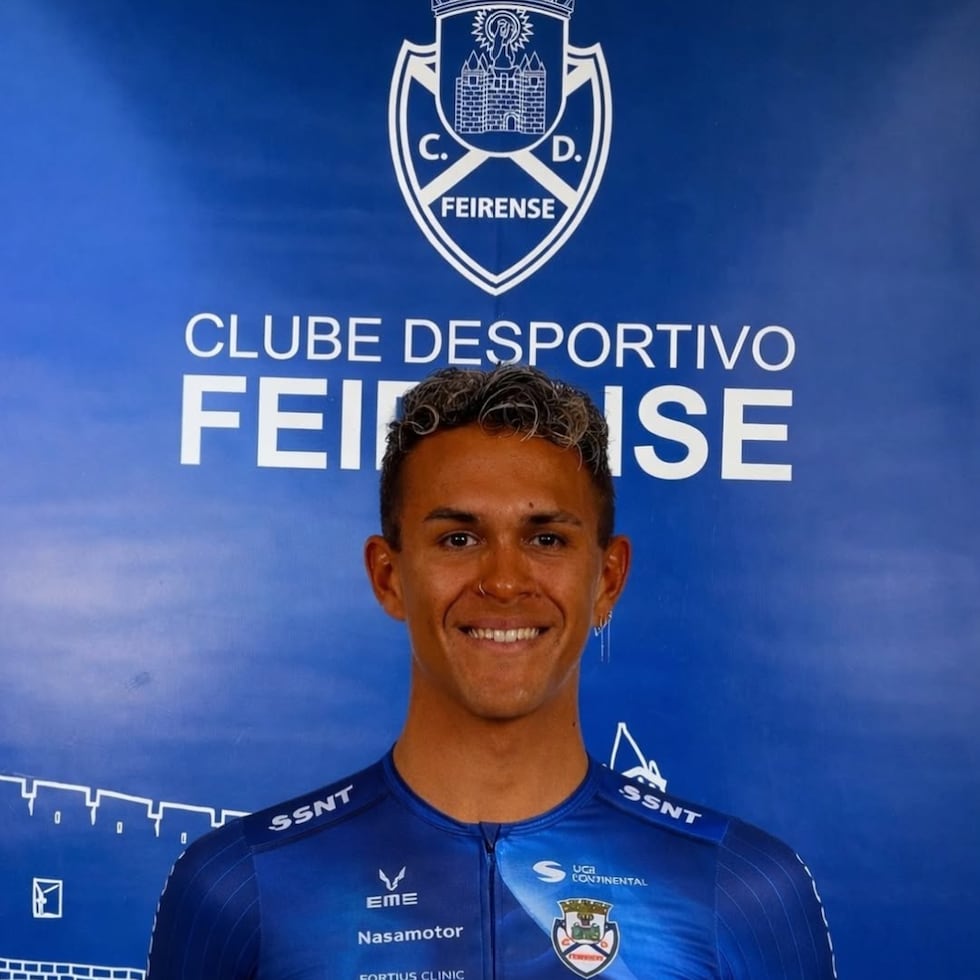 Abner González acumuló tres temporadas en el WorldTour con la escuadra española Movistar Team (2021–2023).