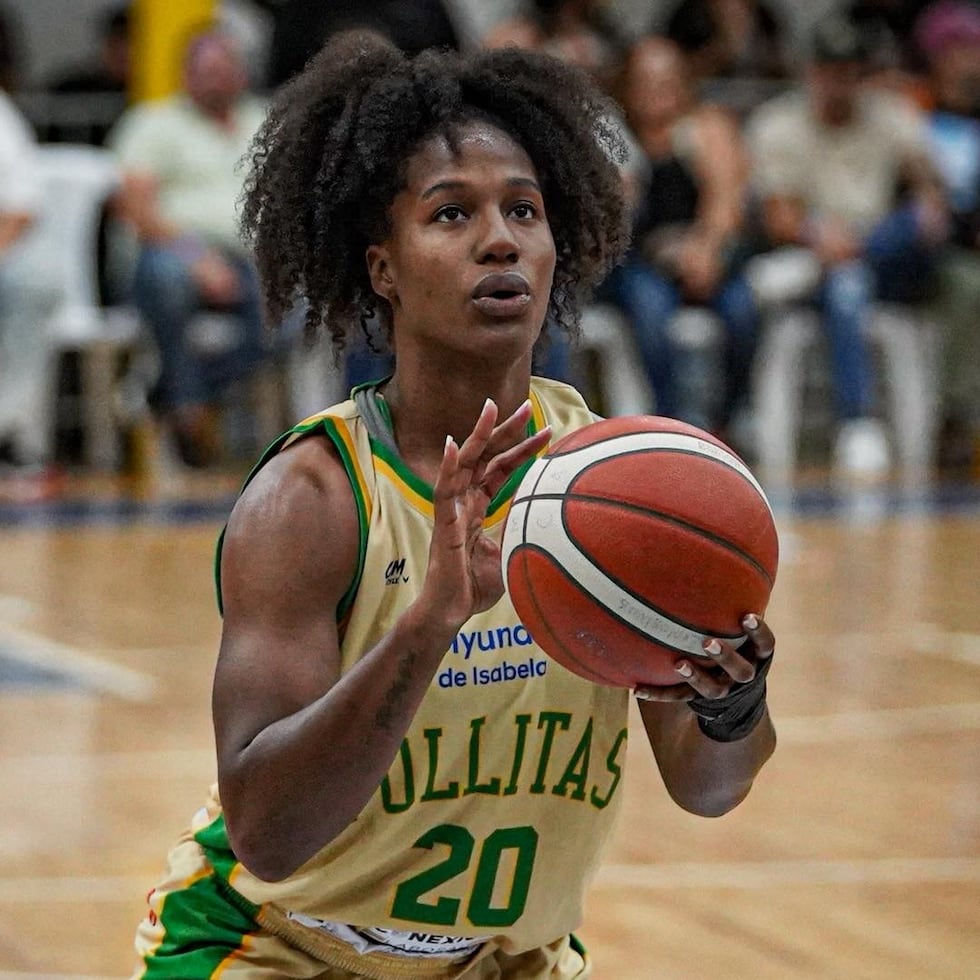 Quionche Carter, de Isabela, anotó el canasto decisivo.