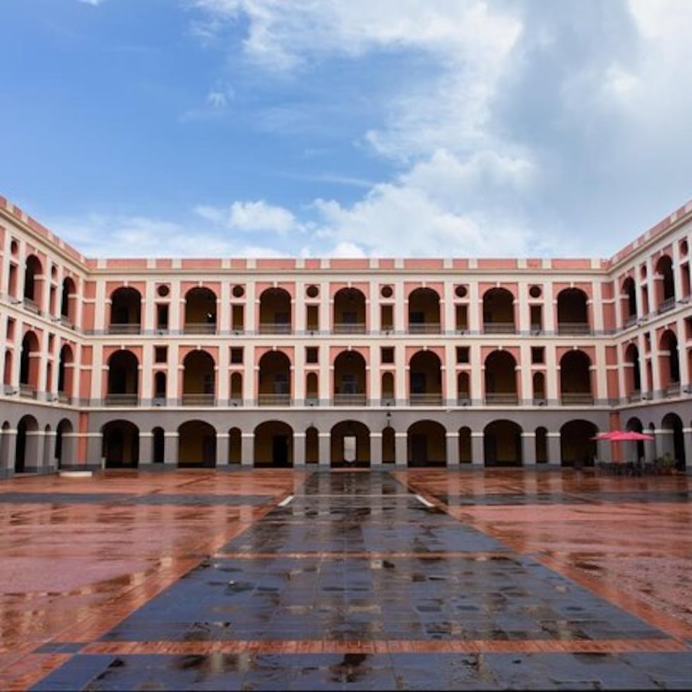 El Museo de las Américas está en el segundo piso del Cuartel de Ballajá, enfocado en historia y arte de las Américas.