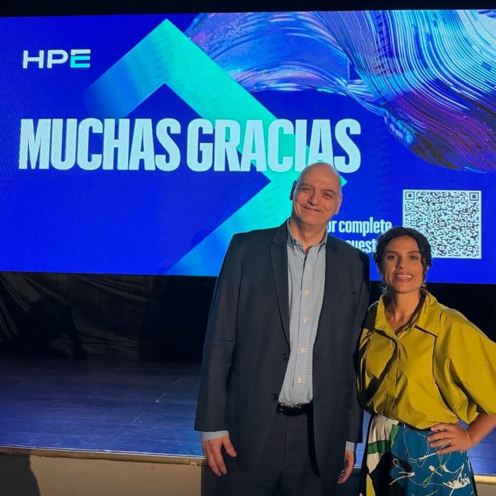 Juan Carlos Monzón, VP of HPE Puerto Rico and Alessandra Correa, CEO and founder of INprende.