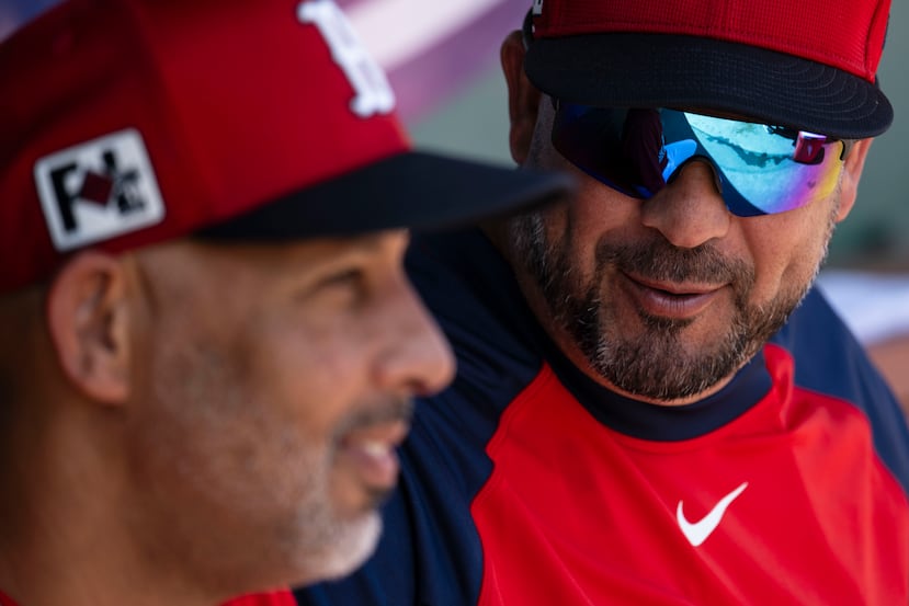 Vázquez es la mano derecha de Cora en la dirección de los Red Sox.