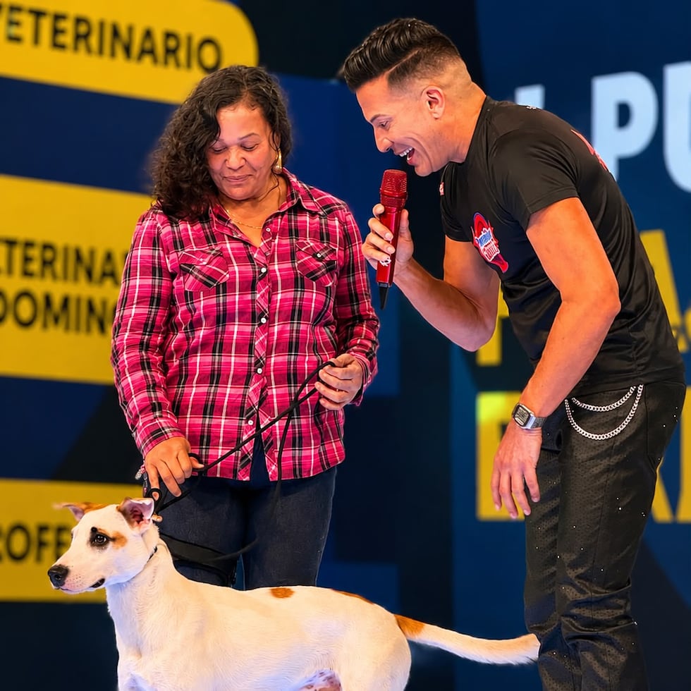 Alex DJ junto a su mascota rescatada, Lucky.