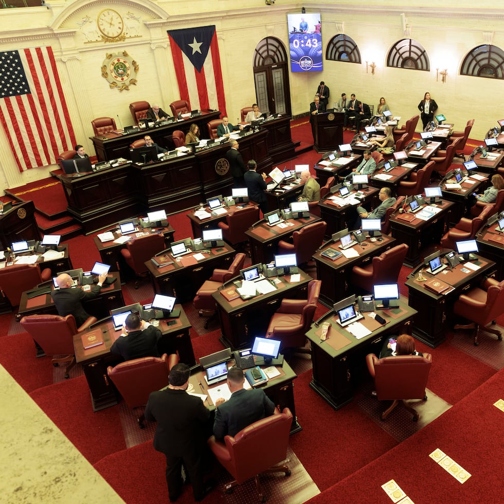 Citar a los legisladores bajo apercibimiento de desacato para obligarlos a entregar la prueba documental que sustenta esa solicitud, convierte la citación, en la práctica, en un subpoena duces tecum (citación so pena de desacato) dirigido a inspeccionar el ejercicio mismo de la función fiscalizadora, escribe Ramón Díaz.