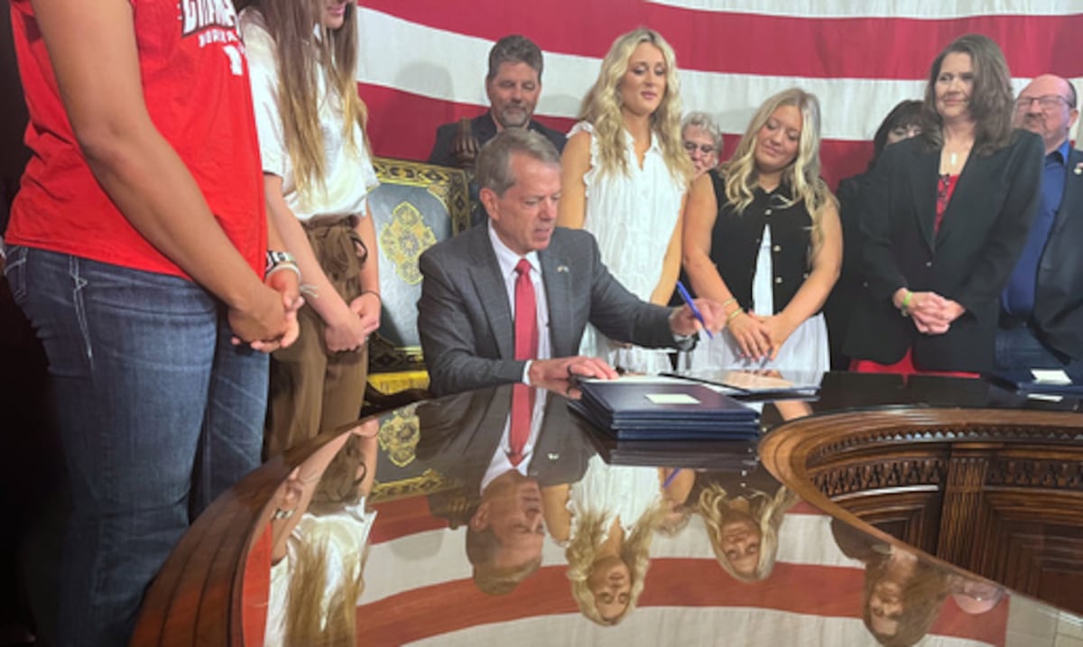 Nebraska Prohíbe la Participación de Estudiantes Trans en Deportes Femeninos: Un Debate Apasionado en el Deporte Escolar