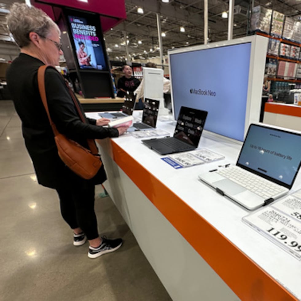 En un anuncio el mes pasado, Apple informó que estaba aumentando los precios de laptops y iPads en alrededor de 15% a 25%.