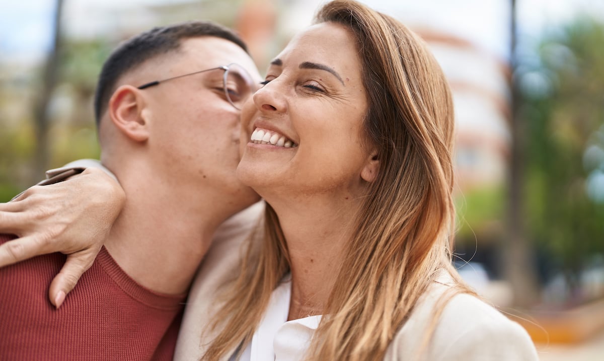 El Día del Beso: más allá de la frivolidad