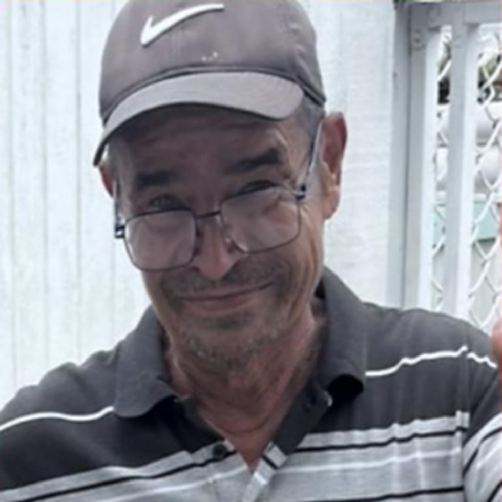 Al momento de su desaparición, vestía una camisa, pantalón corto y tenis deportivos, todos de color negro.