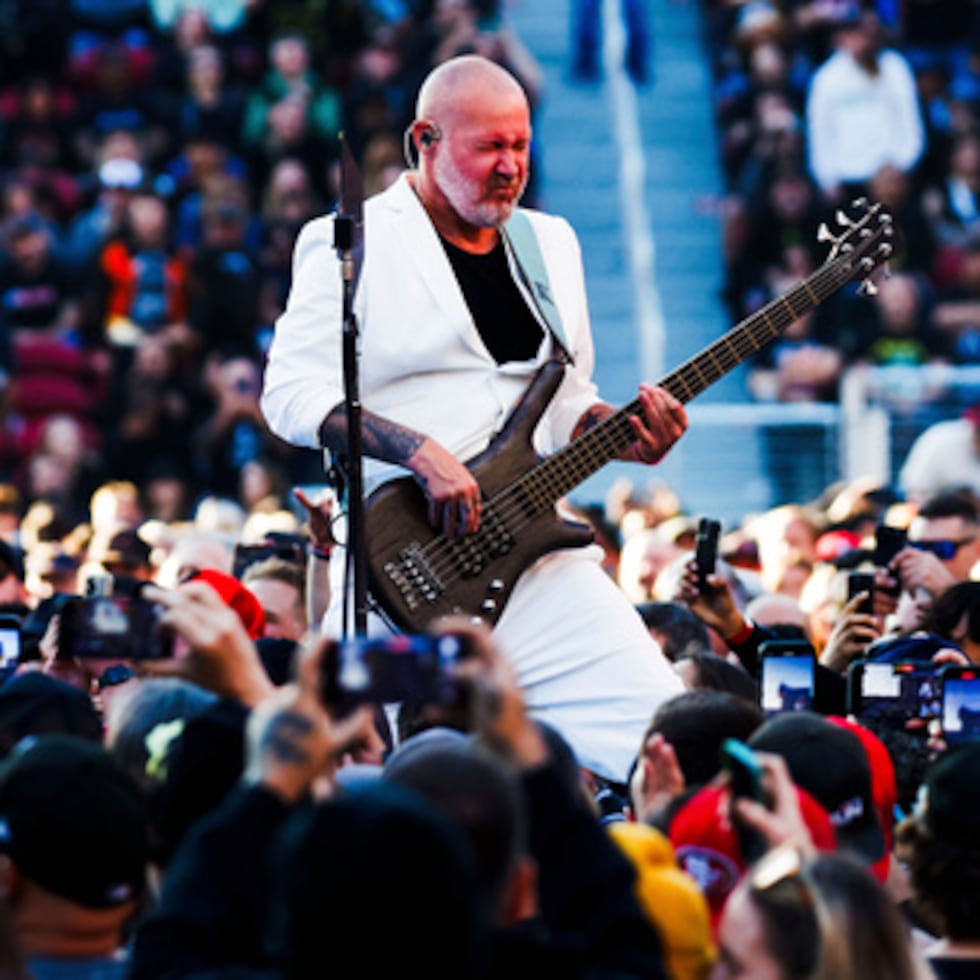 Sam Rivers de Limp Bizkit en concierto en California.
