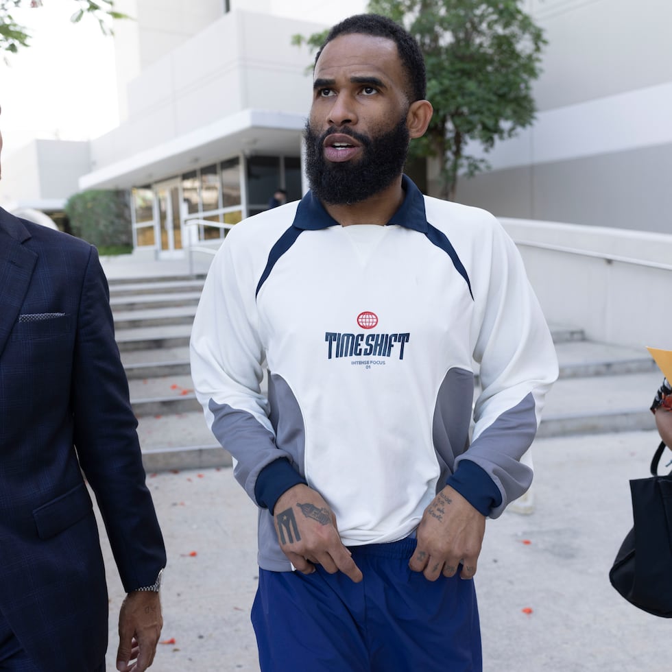 El baloncelista Walter Hodge Jr. había quedado con libertad supervisada después de que le fijaran una fianza de $15,000.