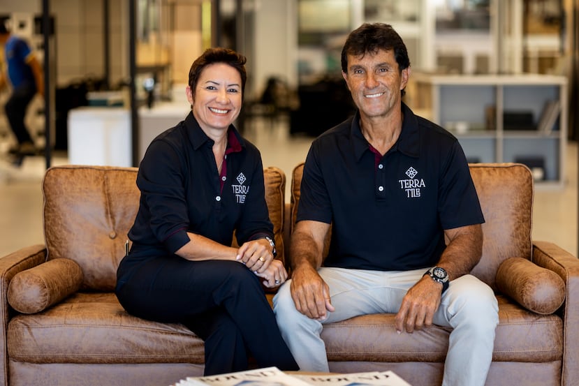 Gloricruz Reyes Rivera y Nelson Ruiz Colón, propietarios de Terra Tile, en Vega Alta.