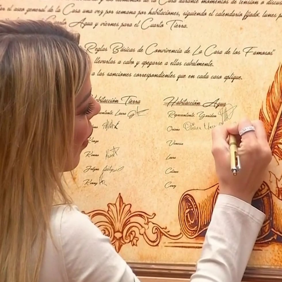 Oriana Marzoli firma la Carta Magna.