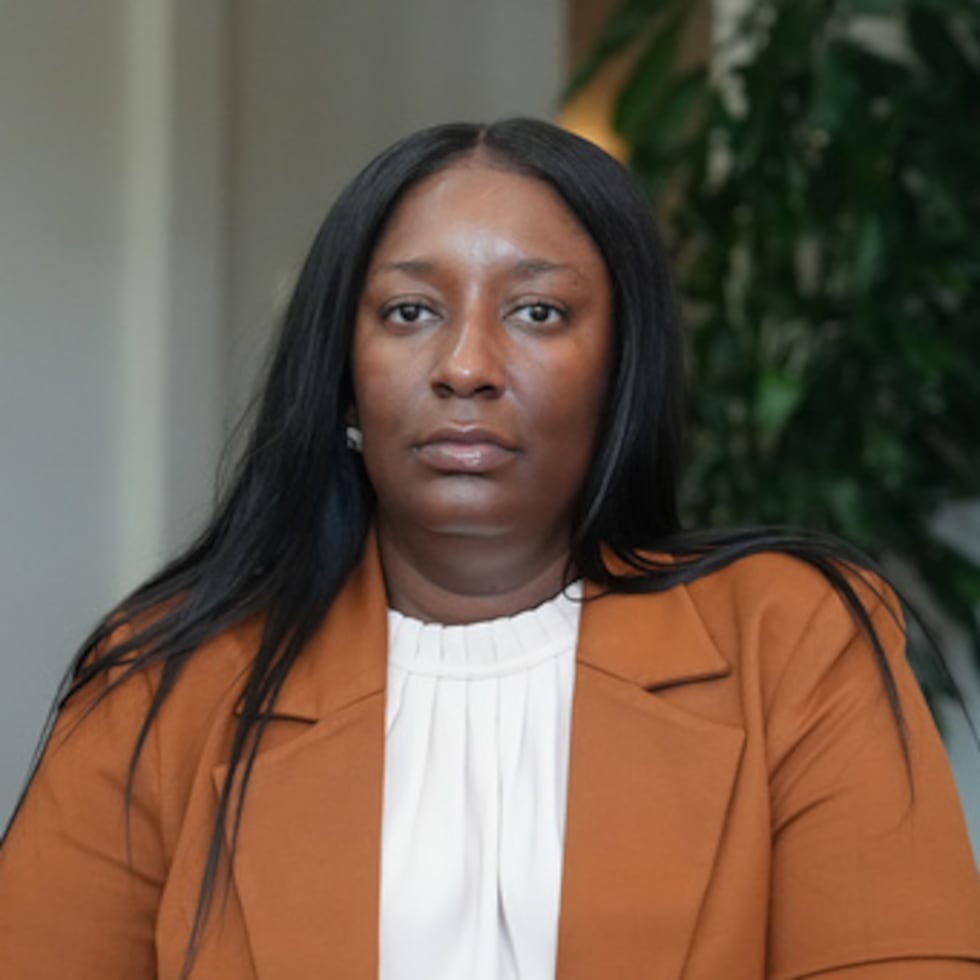 Según la demanda, una muestra de tejido de otra paciente fue etiquetada por error como si perteneciera a Barksdale, quien, a sus 43 años, se sometió a una histerectomía total el 15 de mayo de 2025 y se le informó de que recibiría instrucciones sobre la quimioterapia.