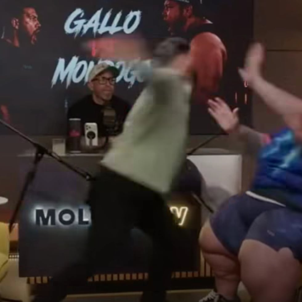 Gallo "the Producer" ataca a "Mondongo".