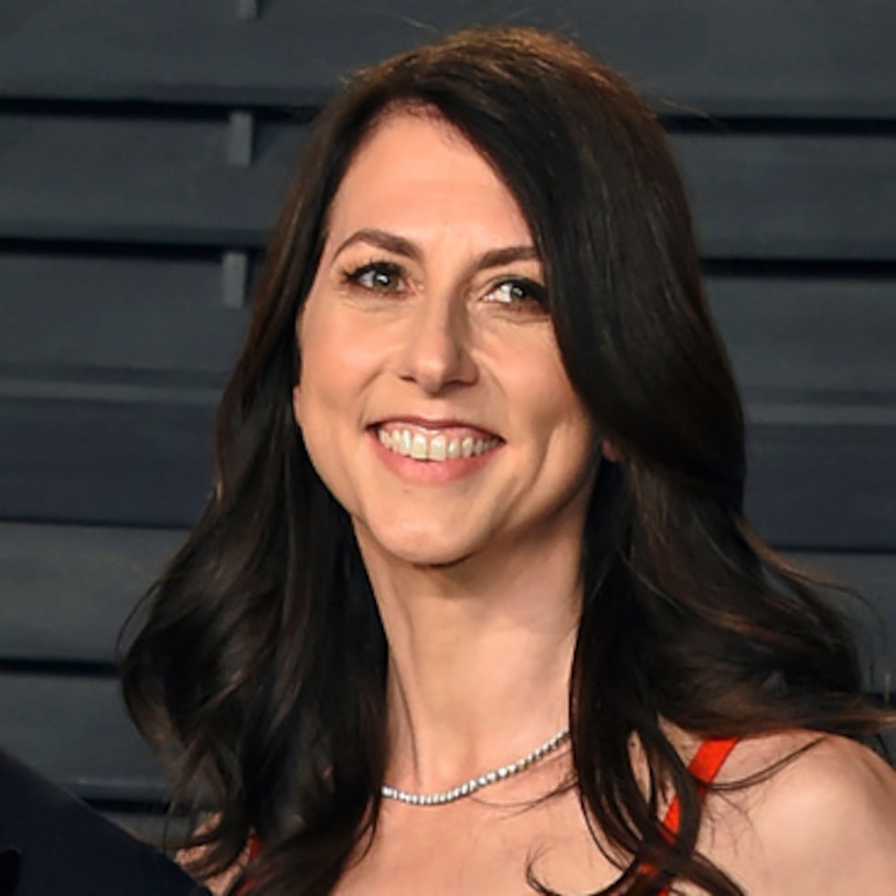 La revista Forbes estima que la riqueza actual de MacKenzie Scott es de unos $34,000 millones.