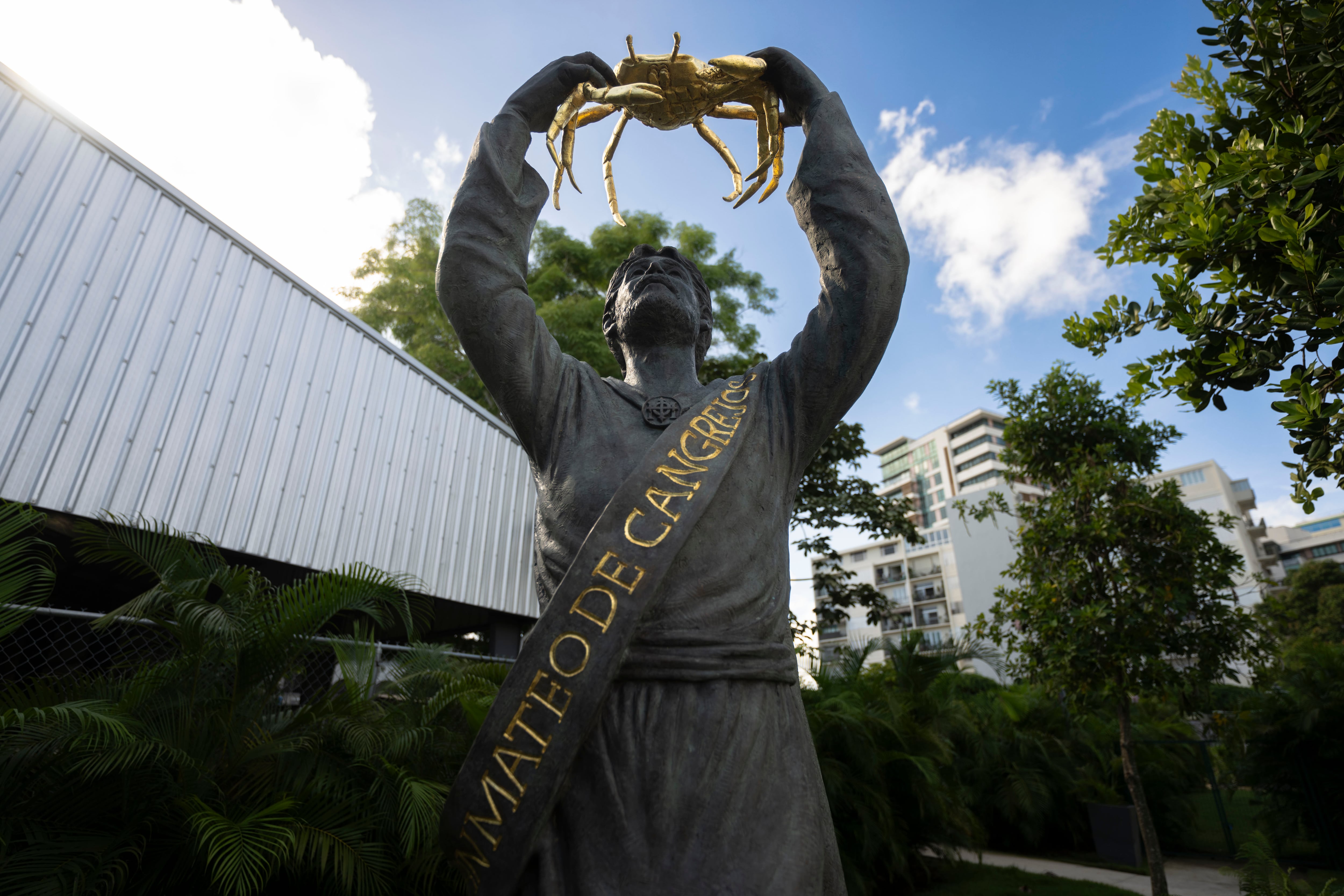 La historia de San Mateo de Cangrejos cobra vida en bronce en Santurce