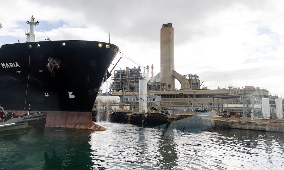 Incumplimientos de contratos de combustible amenazan con trasladar $205 millones a abonados eléctricos