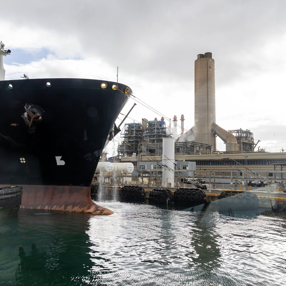 La bahía de San Juan ha sido escenario de la disputa en torno al suministro de combustible para el terminal de New Fortress Energy.