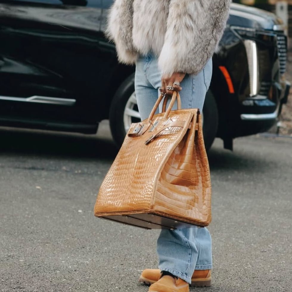 Colores intensos, joyería protagonista y siluetas arriesgadas hacen que cada una de las apariciones de Diggs sea un "fashion moment"