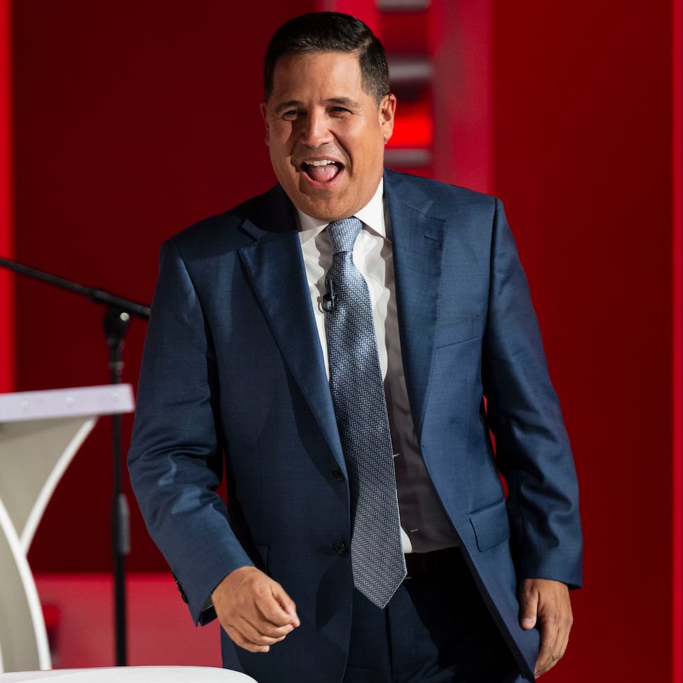 Normando Valentín se había despedido de "Ahí está la verdad" la semana pasada, para ahora anunciar que el formato cambiará a uno semanal.