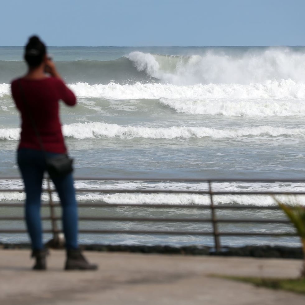 Los bañistas y operadores de embarcaciones pequeñas deben ejercer precaución.