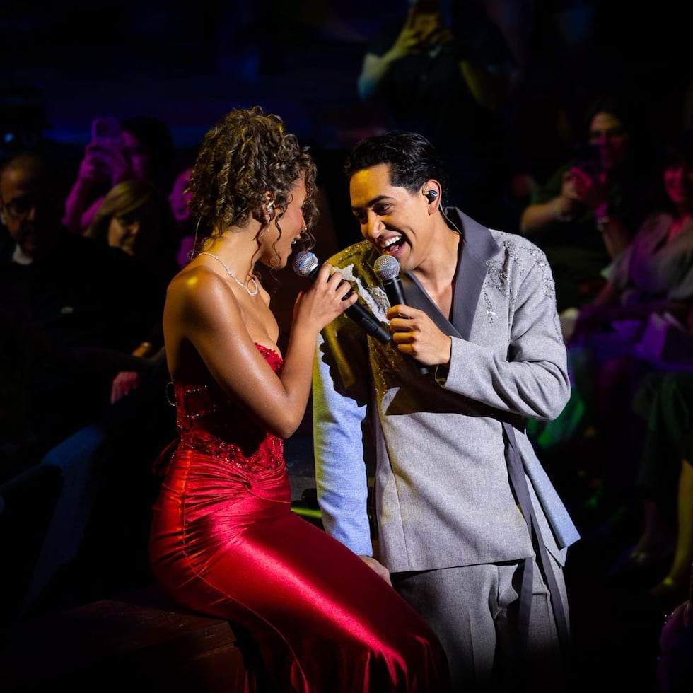Vicky Carbonell y Dionicio Matos durante su presentación en el concierto.