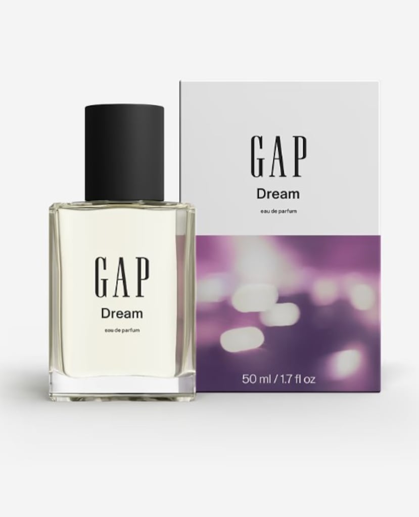 "Dream" es una fragancia cálida y amaderada con notas frescas de bergamota italiana, jazmín y madera de cedro, la más parecida a su formulación original.