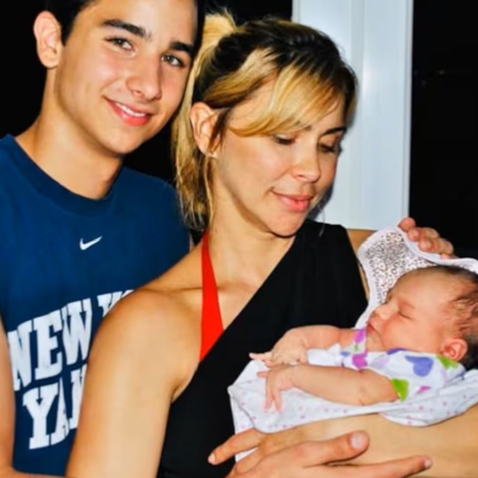 Aylín Mijica y su hijo Mauro.