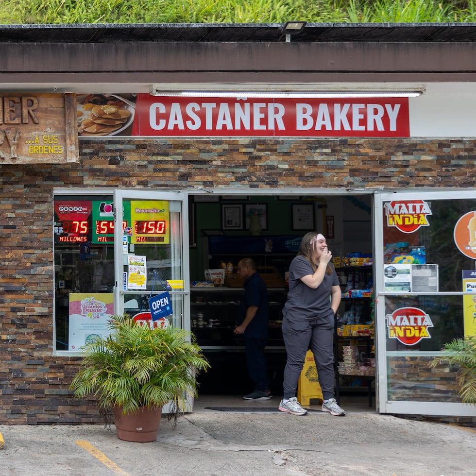 Además de su ubicación remota entre cuatro municipios, Castañer es reconocido por sus cultivos de café, platano, vainilla y cacao, entre otros.