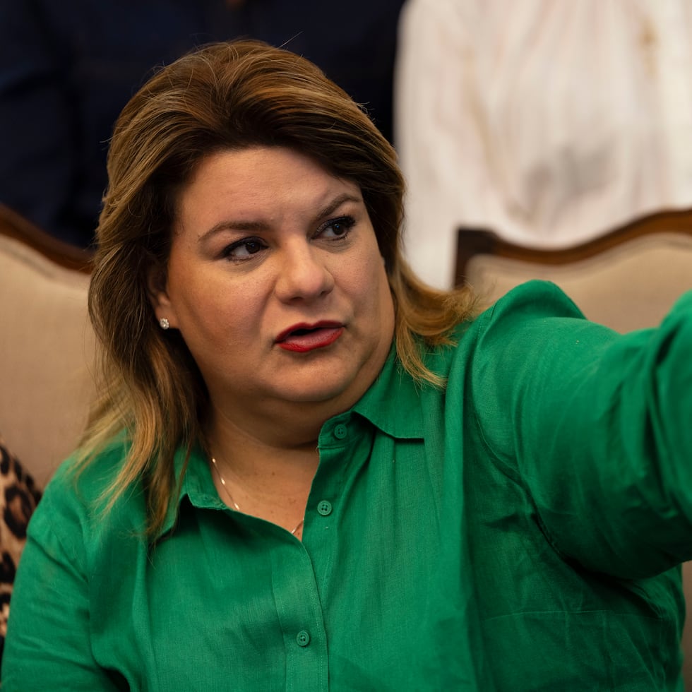 "Por qué", cuestionó la gobernadora Jenniffer González cuando se le preguntó si renunciaría a la presidencia del Partido Nuevo Progresista.