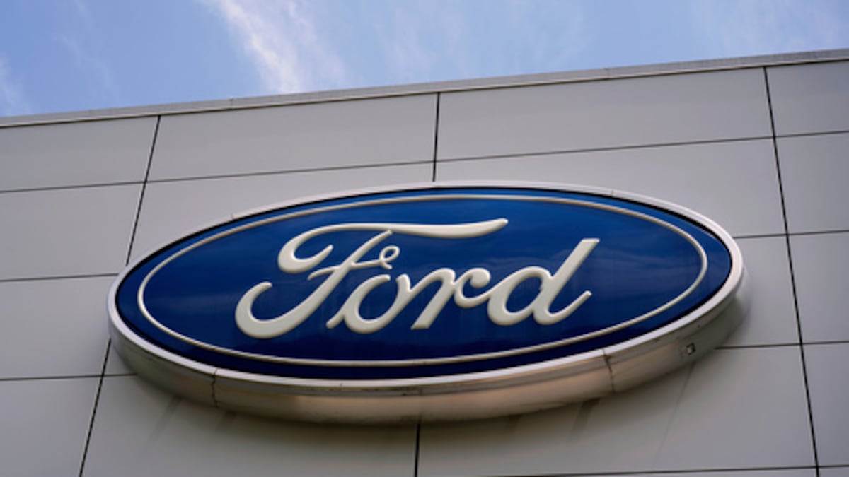 Ford retira 1.7 millones vehículos por problemas con pantalla de visión trasera