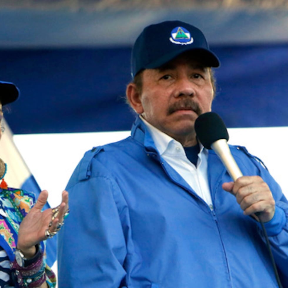 El presidente Daniel Ortega y su esposa, la vicepresidenta Rosario Murillo durante un acto público 2018. Esta semana el mandatario anuncio la prohibición de elecciones en ese país.