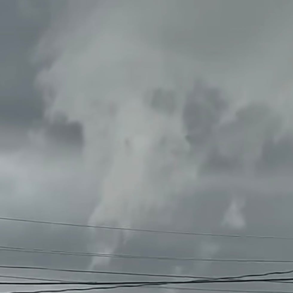 Una nube de embudo fue divisada encima de la PR-110 en Moca.