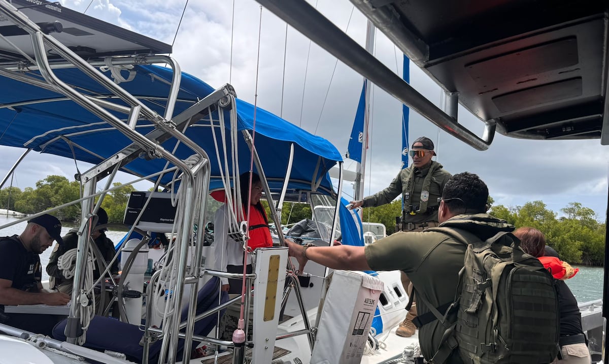 Operation against abandoned boats in Salinas Bay culminates with issuance of tickets