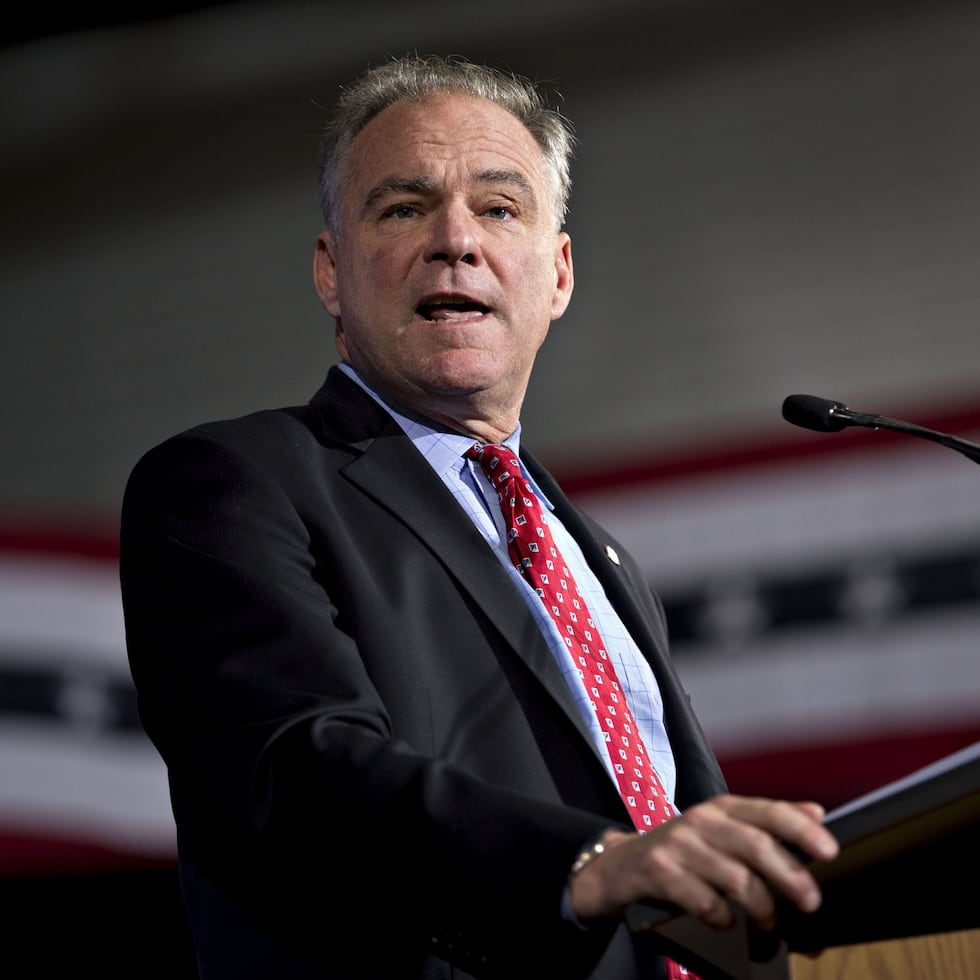 El senador Tim Kaine reclama al presidente Trump informar y pedir autorización al Congreso sobre la guerra contra Irán.