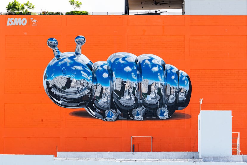 Mural "Oruga cromada", creada por el artista puertorriqueño Bik Ismo.