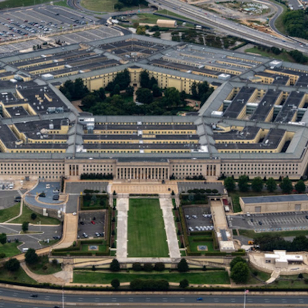 ARCHIVO - El Pentágono, sede del Departamento de Defensa de EE.UU., es visto desde el aire, el 20 de septiembre de 2025, en Arlington, Va. (AP Photo/Alex Brandon, FIle)