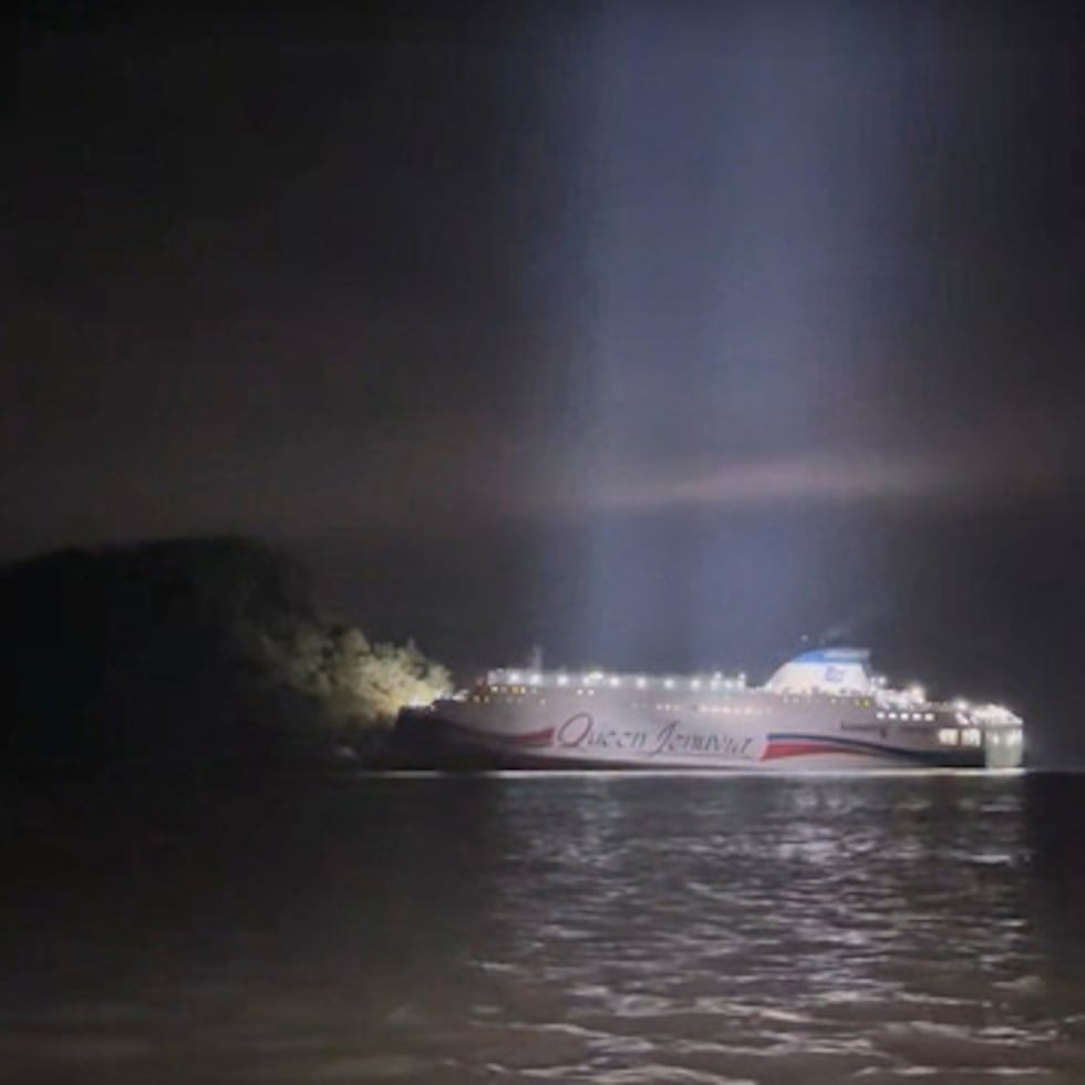 El barco encallado frente a las costas de Corea del Sur el 19 de noviembre del 2025. (Guardia Costera de Corea del Sur/Yonhap via AP)
