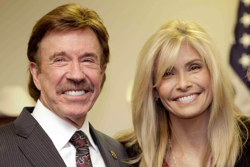 Chuck Norris y su esposa, Gena. (Archivo / AP)