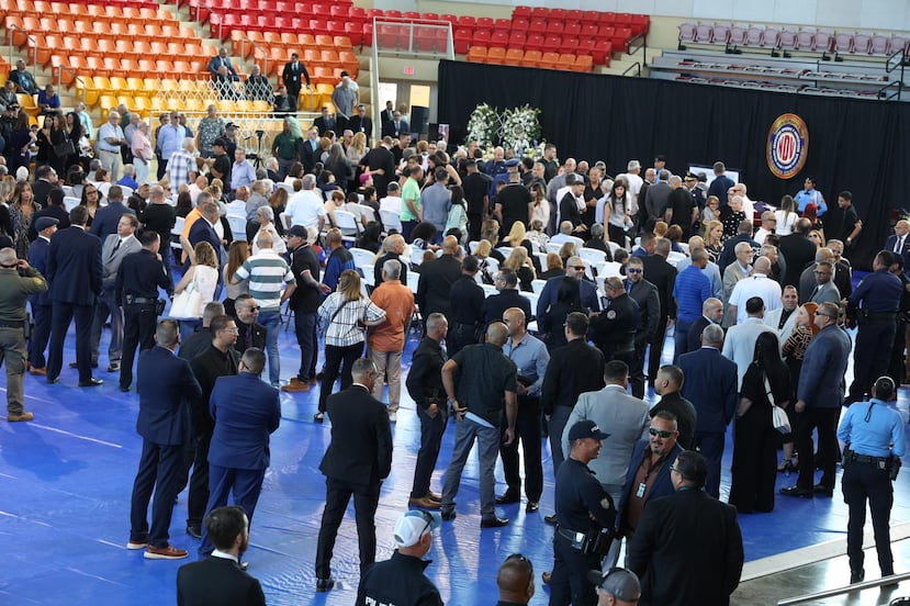 La gobernadora Jenniffer González y el superintendente de la Policía, Joseph González, asistieron a la ceremonia.